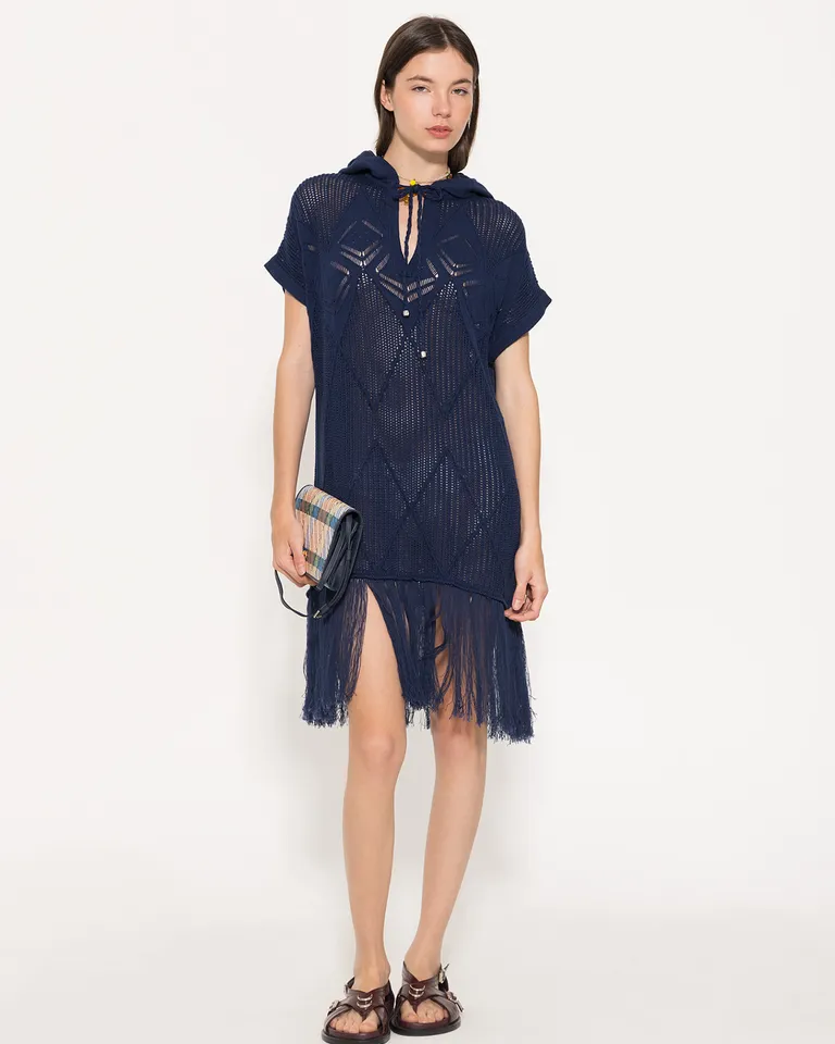 Poncho ligero y de diseño vanguardista con capucha y flecos de Jazmin Chebar en Capas y Ponchos para argentina