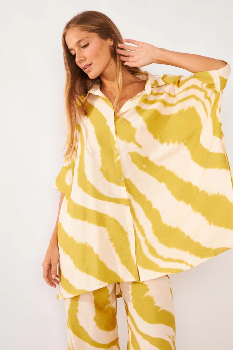 Camisa de seda estampada con espalda canesu y tajos laterales de Belle en Camisas para argentina