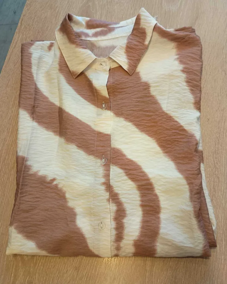 Camisa de seda estampada con espalda canesu y tajos laterales de Belle en Camisas para argentina