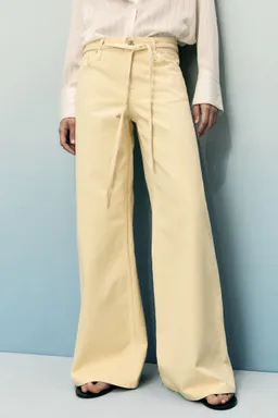 Jeans wideleg tiro bajo cinturón de Mango en Pantalones para argentina