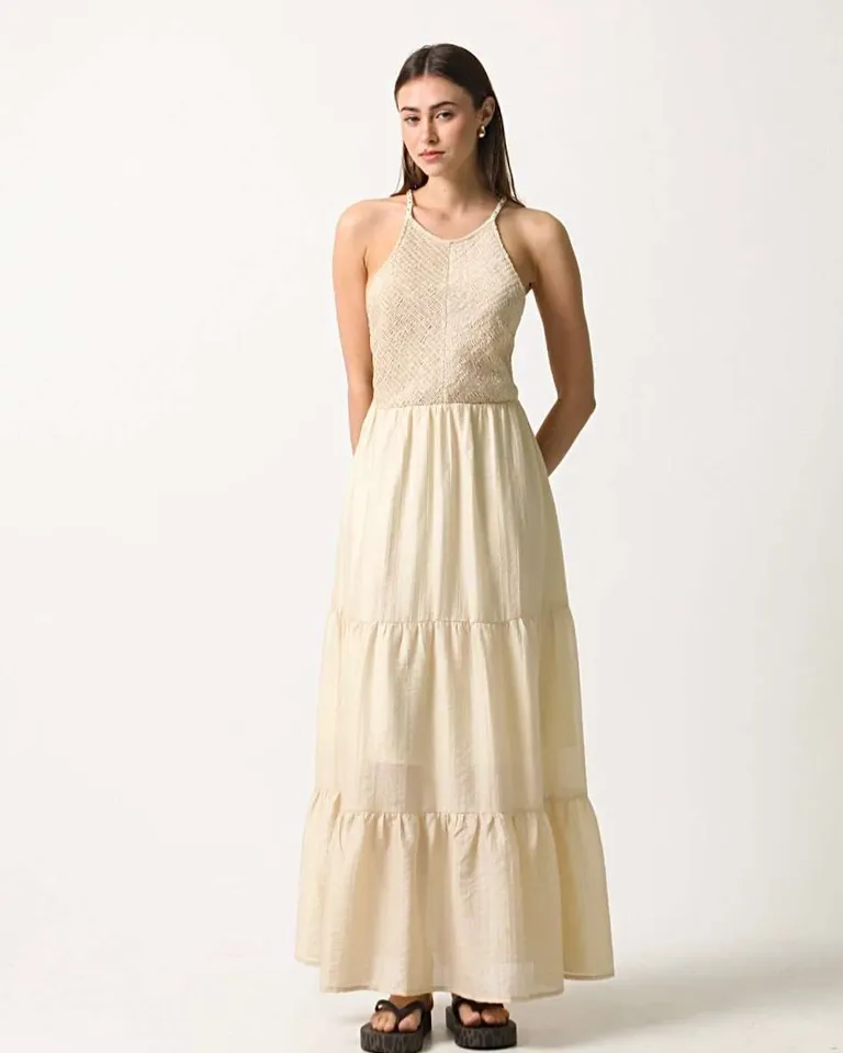 Vestido largo con pechera fruncida y breteles trenzados en la espalda de Hesed en Vestidos para argentina