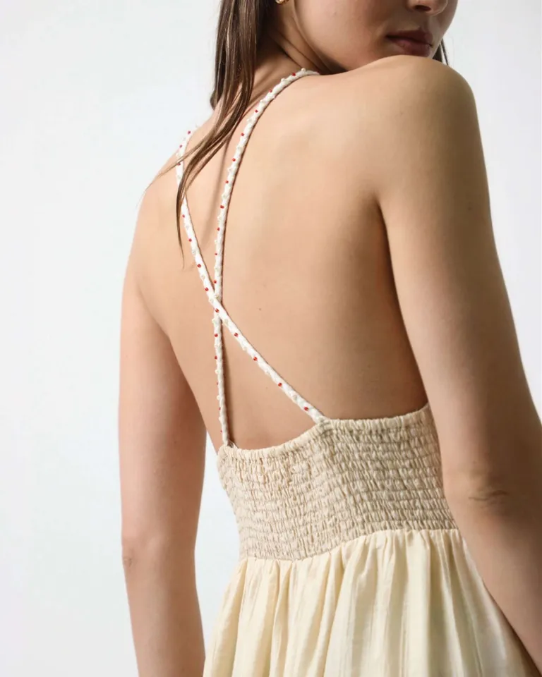 Vestido largo con pechera fruncida y breteles trenzados en la espalda de Hesed en Vestidos para argentina