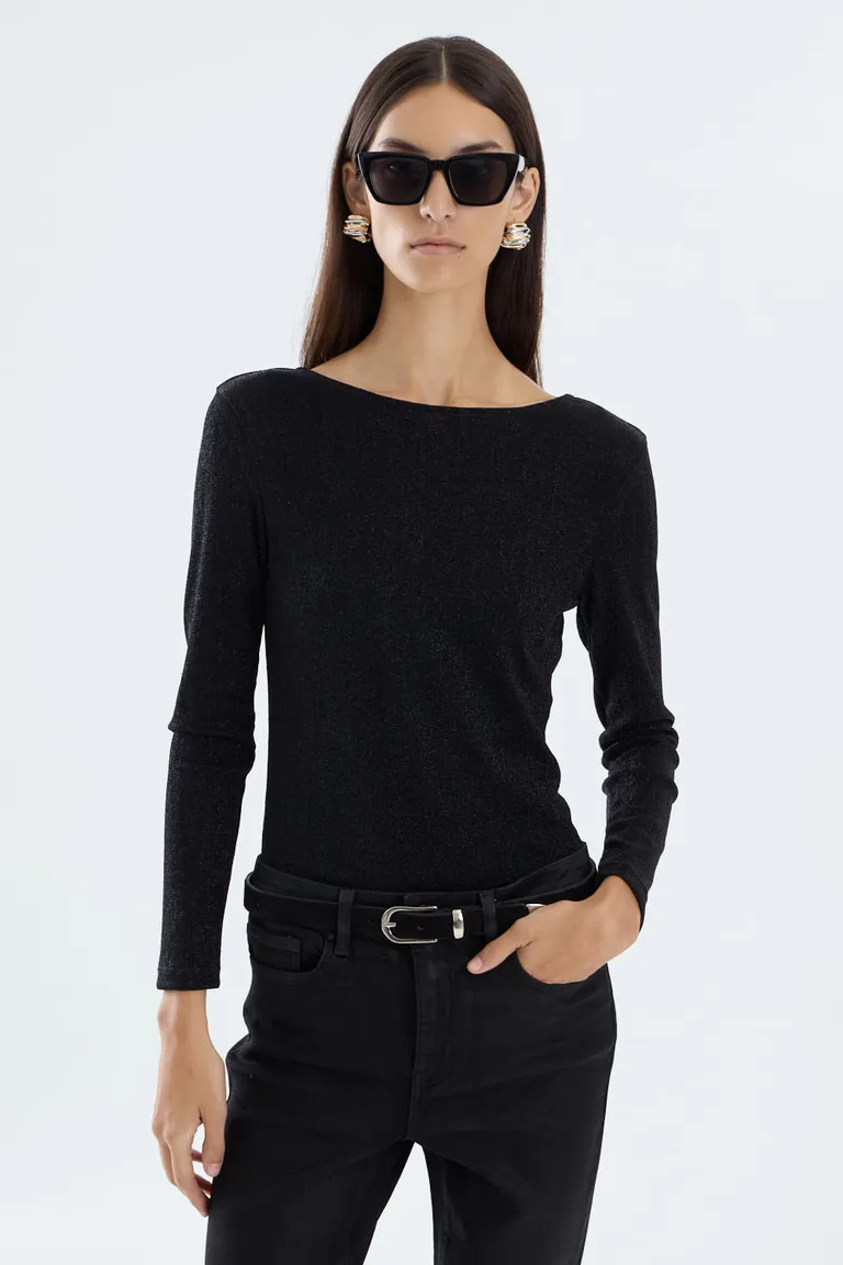 Remera de manga larga con cuello bote y calce entallado al cuerpo de Portsaid en Remeras para argentina