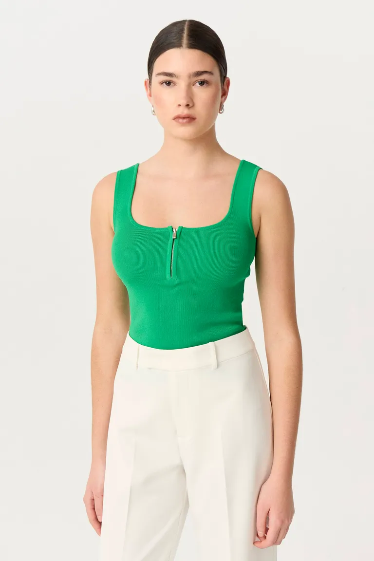 Top tejido en punto liso con escote cuadrado y breteles anchos de Markova en Tops para argentina