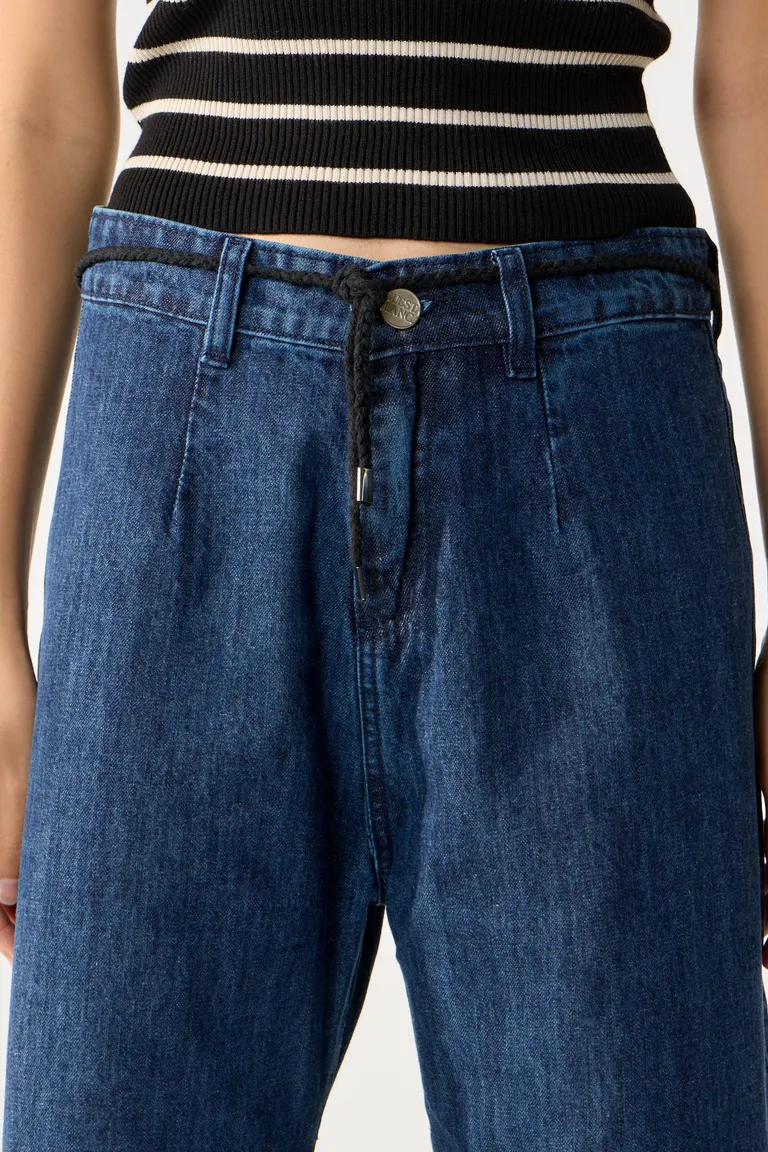 Pantalones de denim wide crop con pinzas y cordón trenzado en la cintura de Cuesta Blanca en Pantalones para argentina