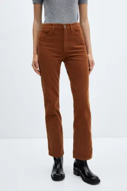 Pantalón recto tiro medio pana de Mango en Pantalones para argentina