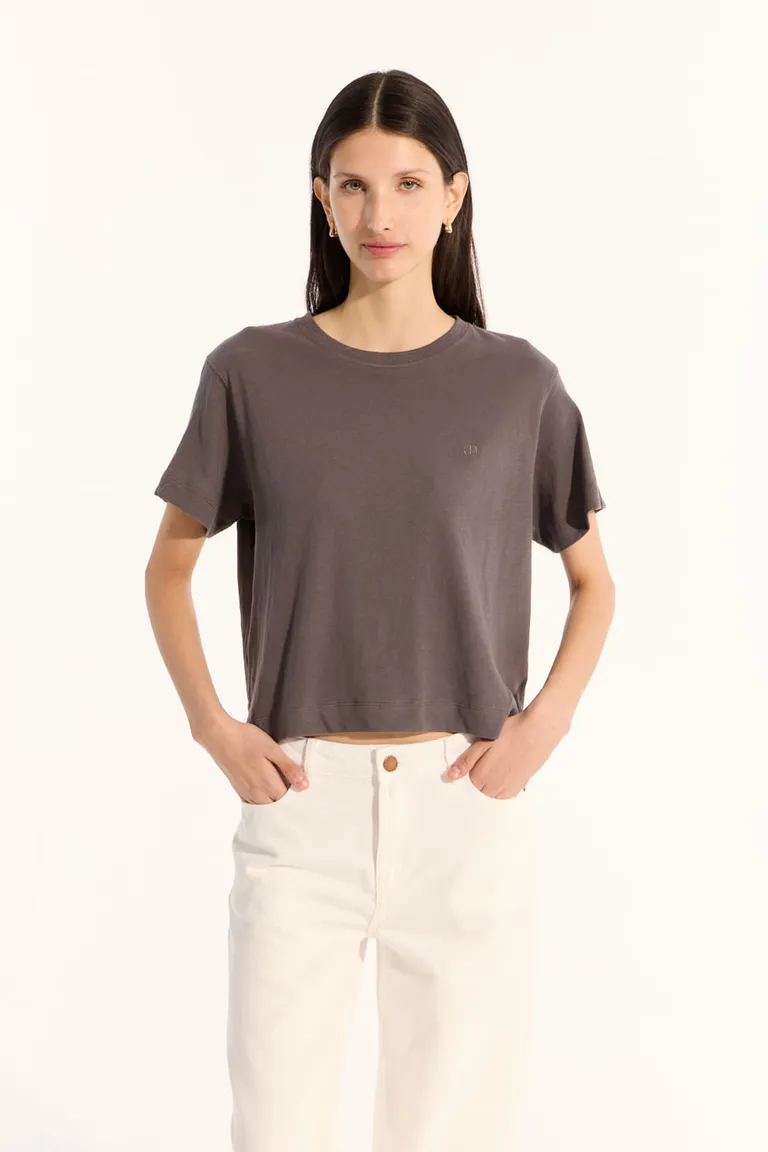 Remera de corte holgado en tela pigmentada con detalles de aberturas laterales de Portsaid en Remeras para argentina