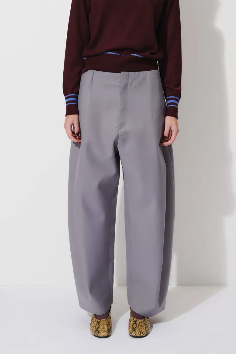 Pantalón sastrero de corte amplio con sistema de ajuste en cintura y cierre frontal de Mishka en Pantalones para argentina