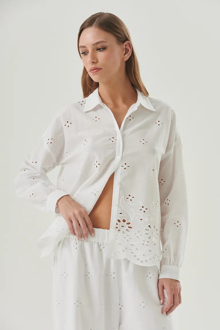 Camisa blanca de algodón con bordado calado y terminaciones bordadas de Sweet en Camisas para argentina