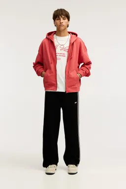 Pantalón jogger rayas laterales de Pull&Bear en Pantalones para argentina