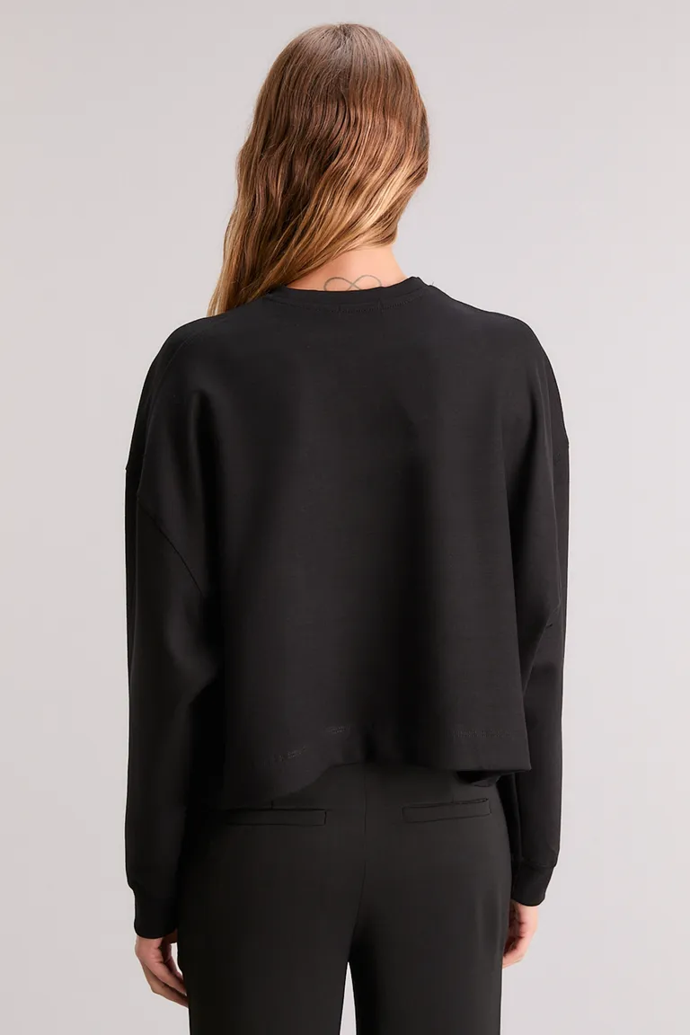 Buzo negro de corte regular con bordado exclusivo para mujer de Kosiuko en Buzos y Sweaters para argentina