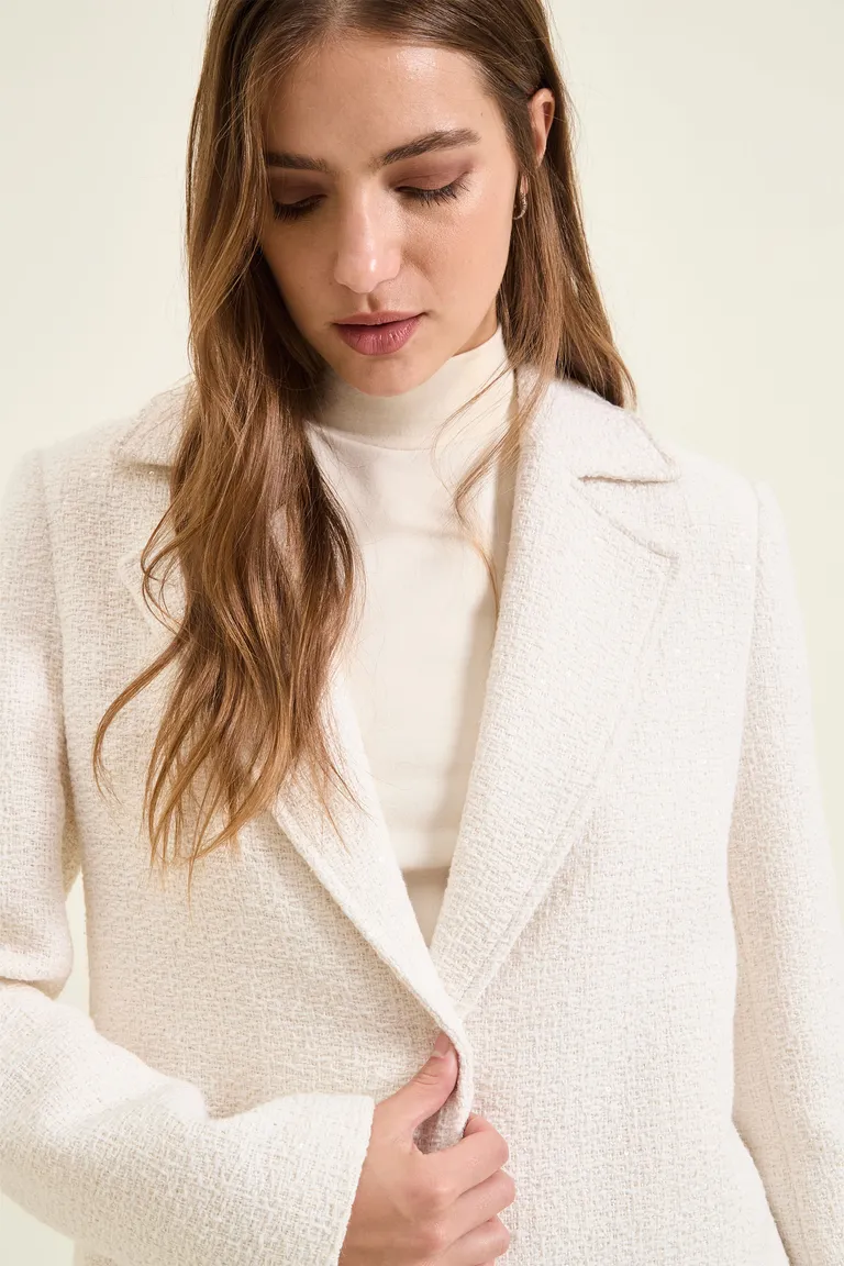 Blazer femenino de corte recto con solapas y cierre frontal oculto de Cuesta Blanca en Blazers para argentina