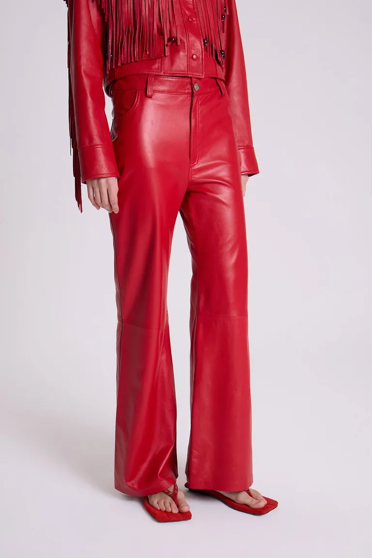 Pantalón de Cuero Rojo con Estilo Jeanero y Tiro Medio para Mujer de Maria Cher en Pantalones para argentina