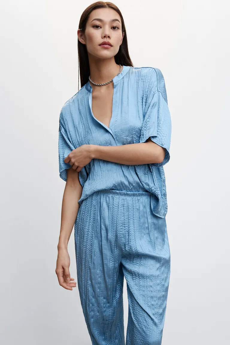 Pantalón plisado satinado de Mango en Pantalones para argentina
