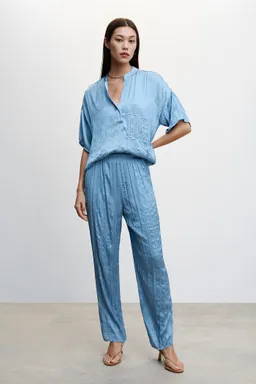 Pantalón plisado satinado de Mango en Pantalones para argentina