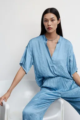 Pantalón plisado satinado de Mango en Pantalones para argentina