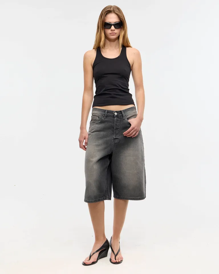 Pantalones Bermuda de denim negro de corte ancho y largo para mujer de Ay Not Dead en Pantalones para argentina