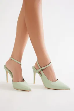 Stilettos jenner verdes de Fashion Nova en Zapatos con Tacos para argentina