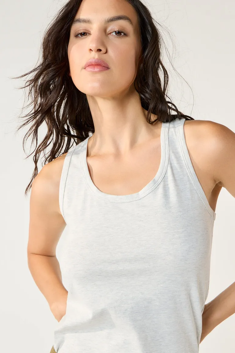 Musculosa deportiva de algodón con escote redondo y espalda deportiva de Cuesta Blanca en Tops para argentina