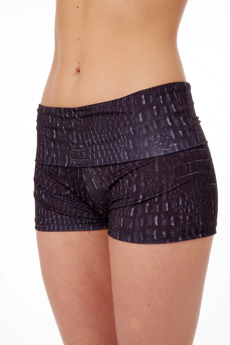 Micro shorts de estampado crocco negro en tela súper elastizada de Black Mamba en Shorts para argentina