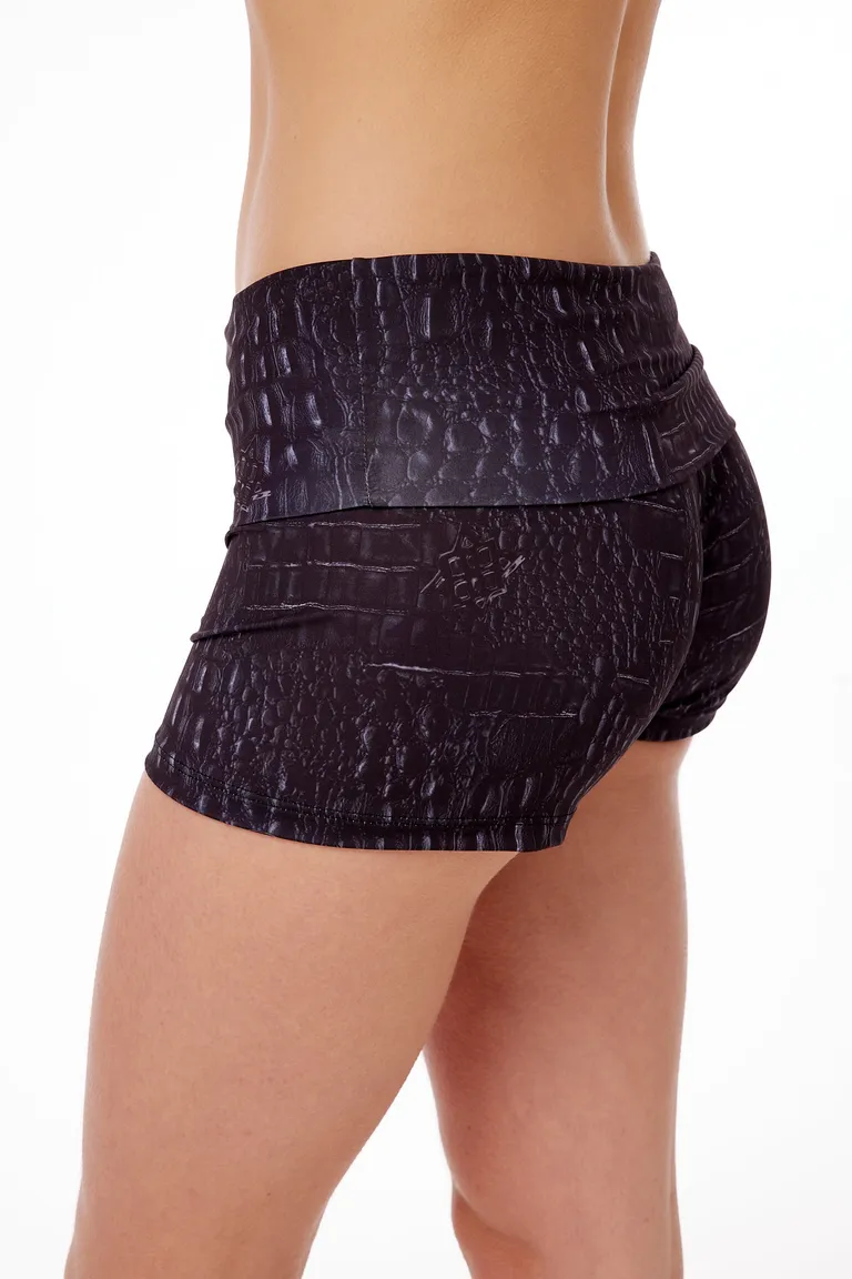 Micro shorts de estampado crocco negro en tela súper elastizada de Black Mamba en Shorts para argentina