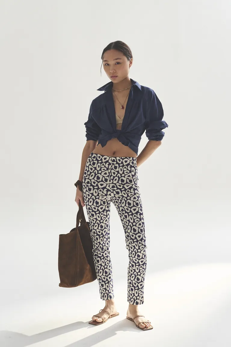 Pantalones estampados de corte relajado para un look casual y sofisticado de Akiabara en Pantalones para argentina