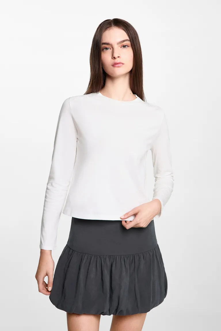 Remera detalles fruncidos de Mango Teen en Buzos y Sweaters para argentina