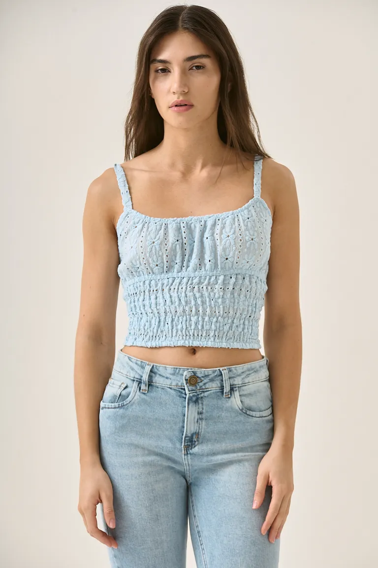 Top fruncido con tirantes finos en color azul de Sweet en Tops para argentina