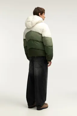 Campera acolchada paneles stwd de Pull&Bear en Abrigos y Camperas para argentina