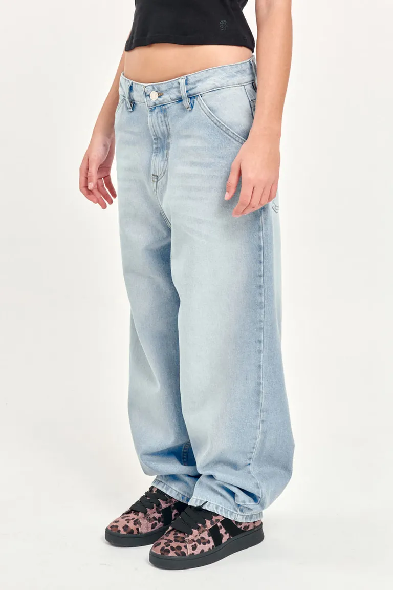 Pantalones vaqueros de corte holgado y lavado artesanal para un estilo relajado y moderno de 47 Street en Pantalones para argentina