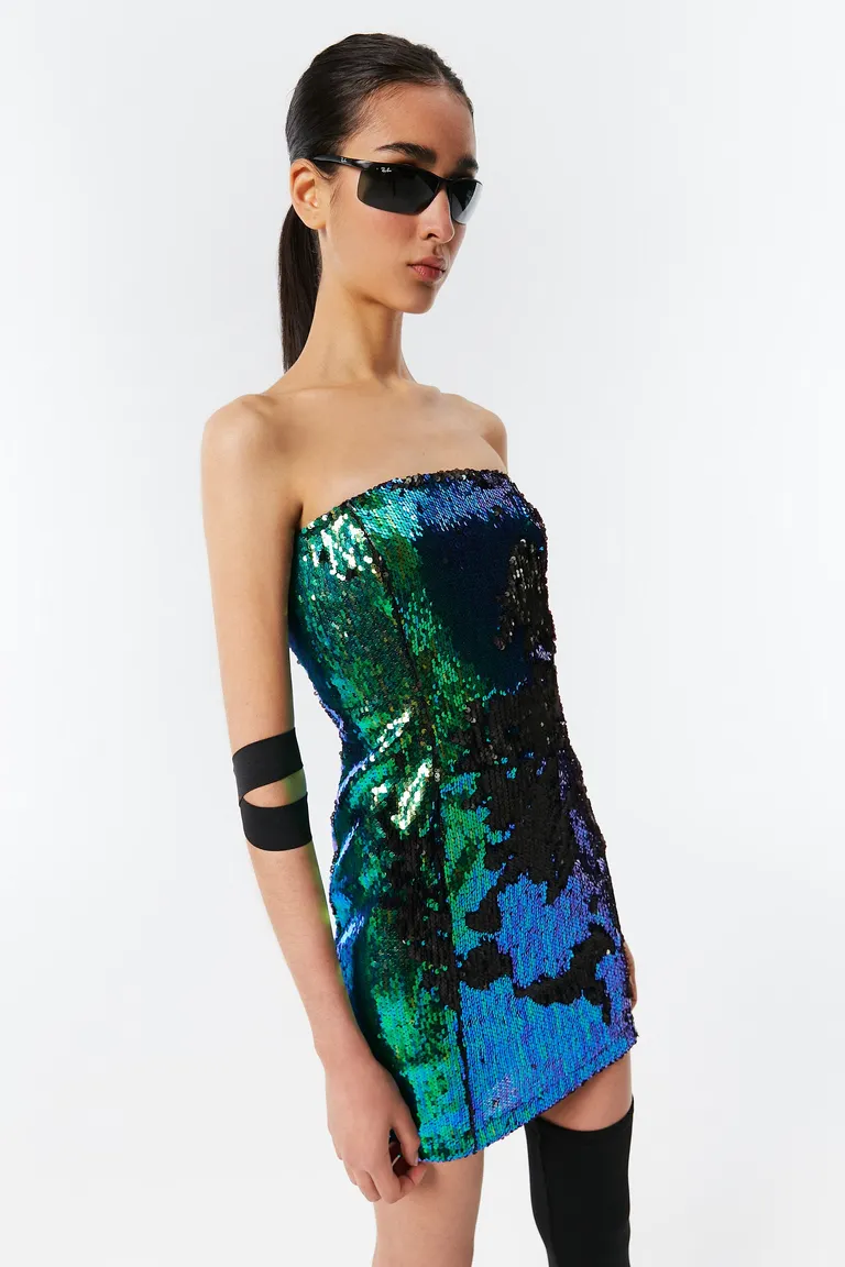 Vestido corto strapless con lentejuelas reversibles en tono verde para una noche elegante de Naíma en Vestidos para argentina