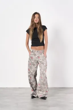 Jean denim baggy camuflado de Magda en Pantalones para argentina
