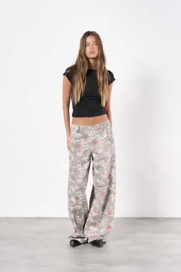 Jean denim baggy camuflado de Magda en Pantalones para argentina