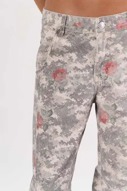Jean denim baggy camuflado de Magda en Pantalones para argentina