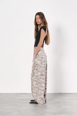 Jean denim baggy camuflado de Magda en Pantalones para argentina