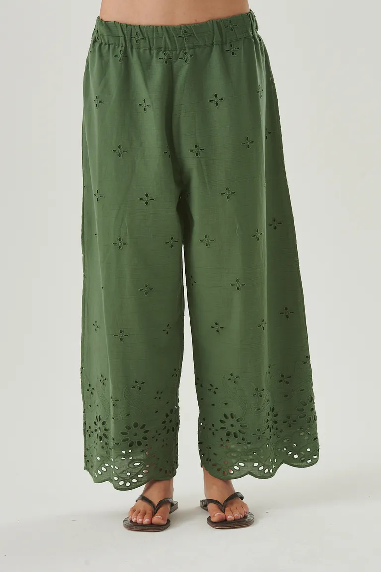 Pantalón amplio y cómodo con bordados calados y cintura elastizada de Sweet en Pantalones para argentina