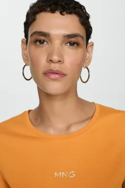Remera logo metalizado de Mango en Remeras para argentina