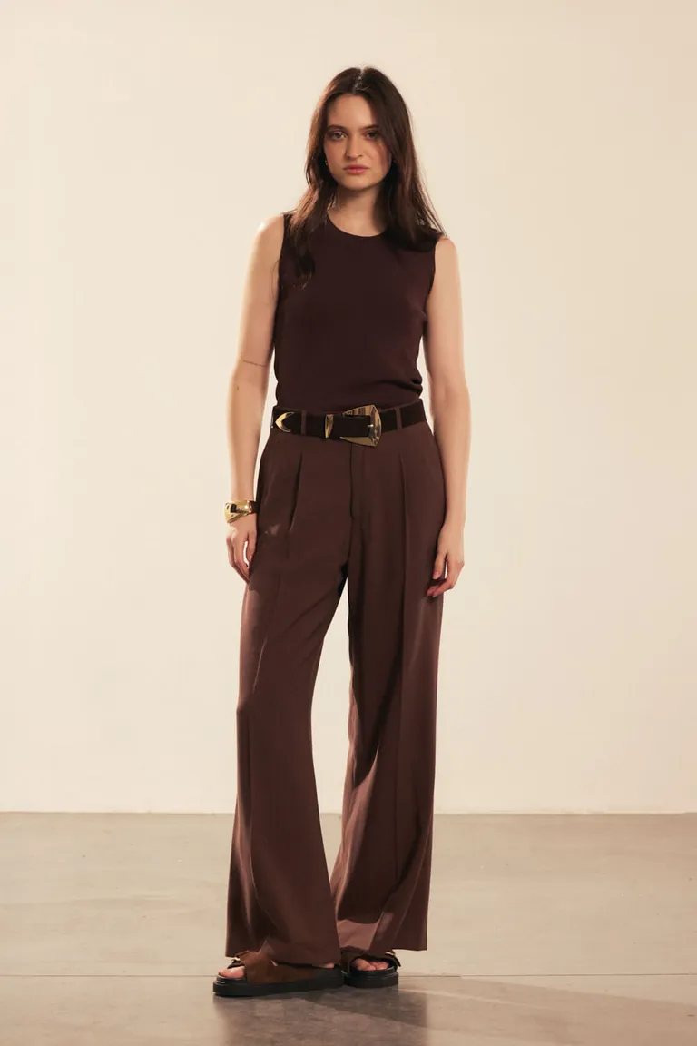 Pantalón sastrero amplio y fresco, perfecto para el día a día de Portsaid en Pantalones para argentina