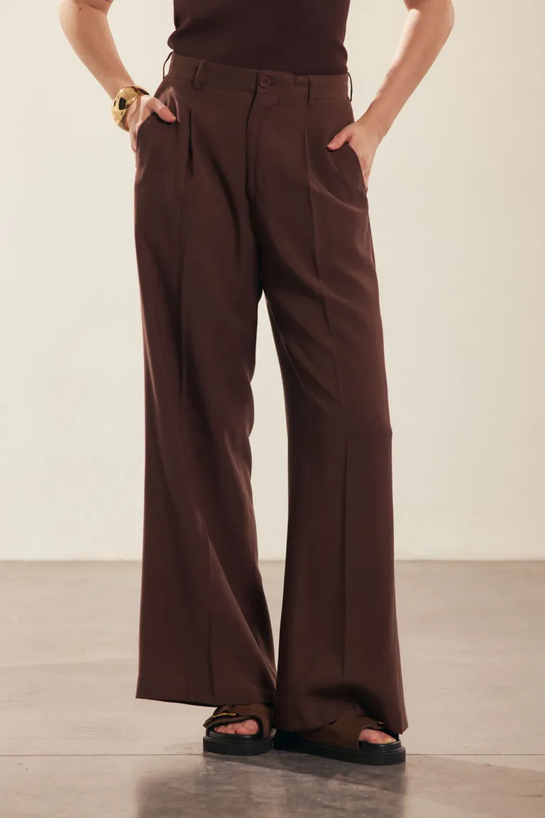 Pantalón sastrero amplio y fresco, perfecto para el día a día de Portsaid en Pantalones para argentina