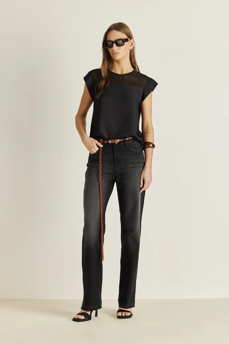 Top satinado con detalles translúcidos, un diseño elegante y versátil para la mujer moderna de Tucci en Tops para argentina