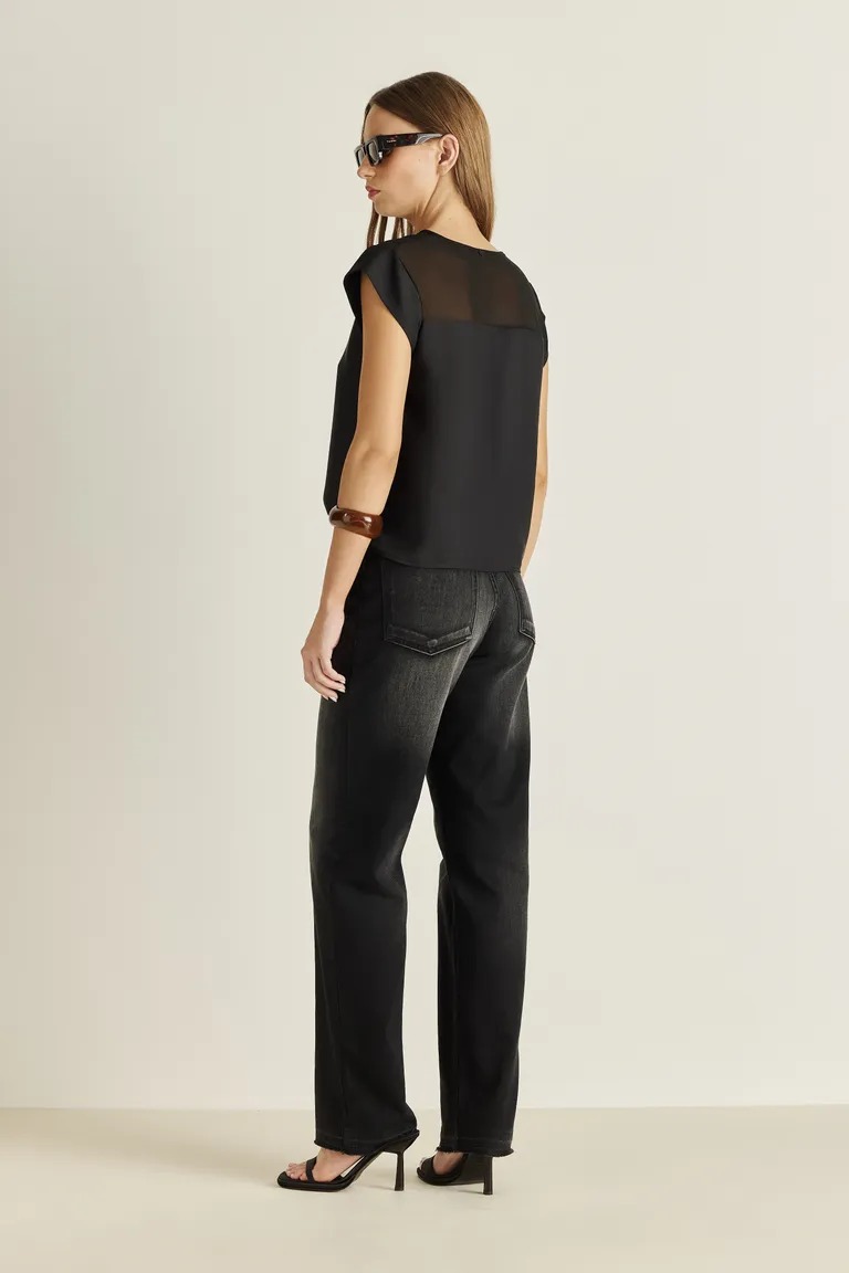 Top satinado con detalles translúcidos, un diseño elegante y versátil para la mujer moderna de Tucci en Tops para argentina