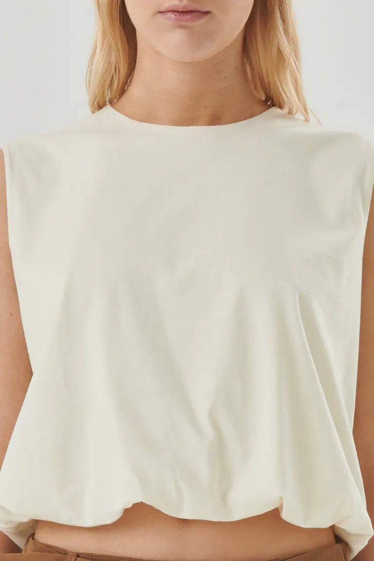 Remera sin mangas con efecto globo: una propuesta elegante y actual para el vestuario femenino de Sweet en Remeras para argentina