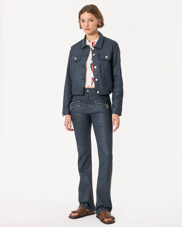 Chaqueta biker de corte slim en color azul petróleo, perfecta para un look rockero y urbano de Jazmin Chebar en Chaquetas para argentina