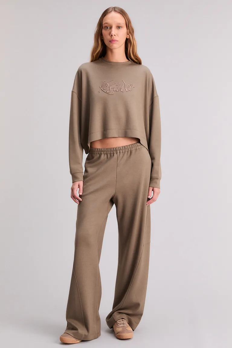 Pantalón de estilo relajado y sofisticado para un look casual y elegante de Kosiuko en Pantalones para argentina