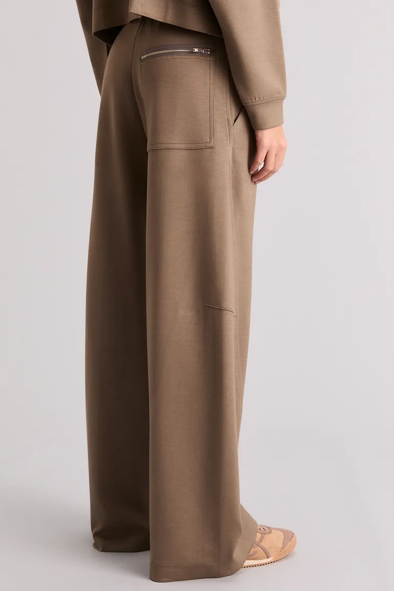 Pantalón de estilo relajado y sofisticado para un look casual y elegante de Kosiuko en Pantalones para argentina