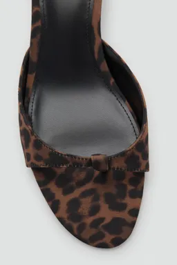 Sandalia tacón kitten leopardo de Mango en Sandalias para argentina
