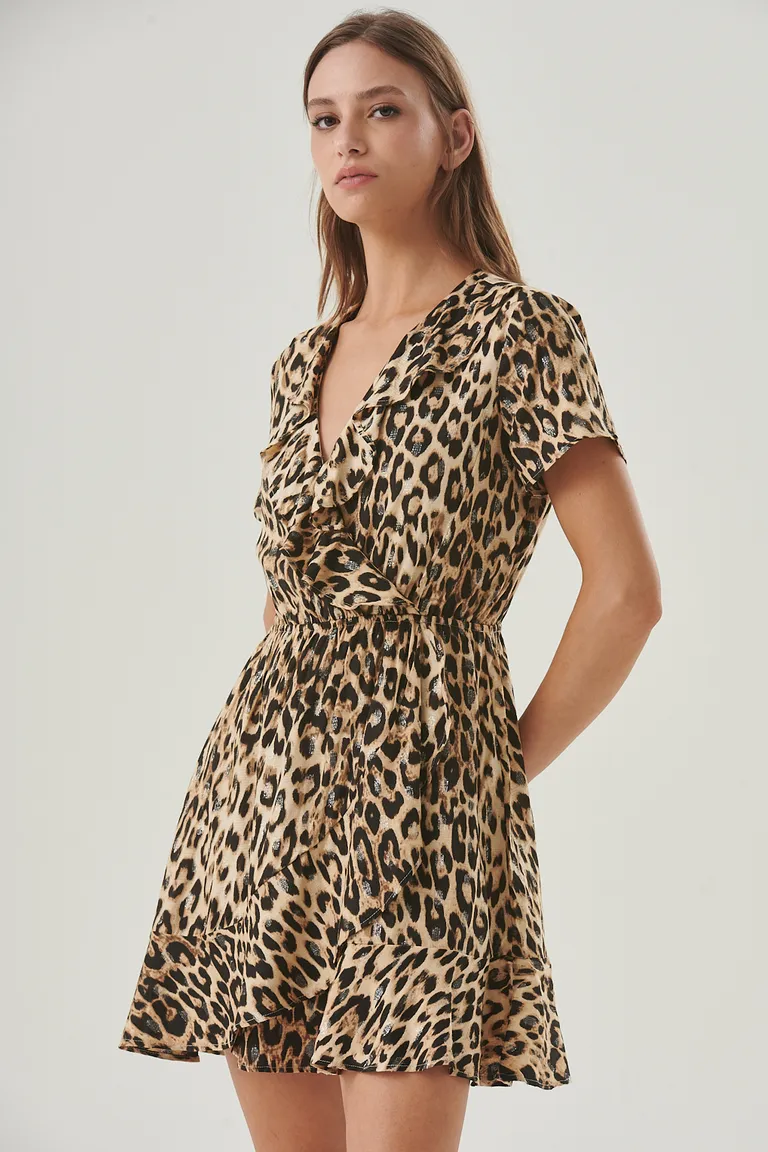 Vestido de viscosa con estampado animal print, escote cruzado y cintura elastizada de Sweet en Vestidos para argentina