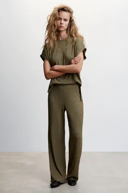 Pantalón palazzo texturizado de Mango en Pantalones para argentina
