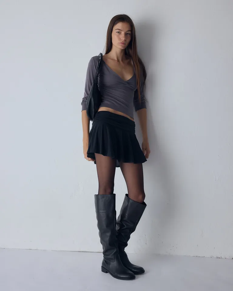 Minifalda con cintura fruncida de calce regular fit de Ay Not Dead en Faldas para argentina