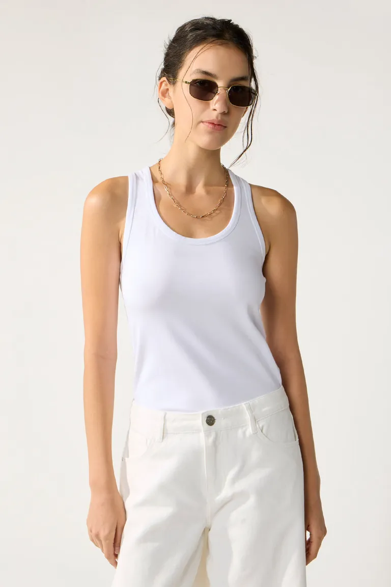 Musculosa de algodón elástica y deportiva para mujer de Cuesta Blanca en Remeras para argentina